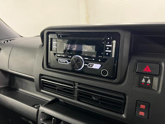 ハイゼットカーゴクルーズ 4WD/走行30251キロ/オートライト/マット1年保証距離無制限 走行距離30251キロ フロアマット 助手席エアバッグ クリアランスソナー オートライト アイドリングストップ 電動格納式ドアミラー(埼玉県)の中古車