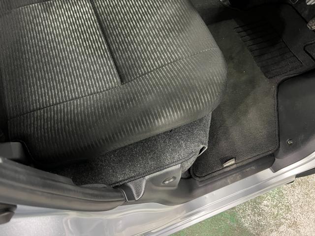 ハイゼットカーゴクルーズ 4WD/走行30251キロ/オートライト/マット1年保証距離無制限 走行距離30251キロ フロアマット 助手席エアバッグ クリアランスソナー オートライト アイドリングストップ 電動格納式ドアミラー(埼玉県)の中古車