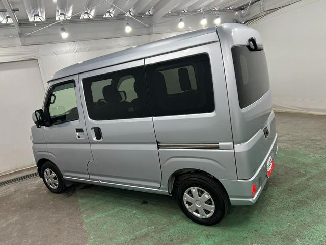 ハイゼットカーゴクルーズ 4WD/走行30251キロ/オートライト/マット1年保証距離無制限 走行距離30251キロ フロアマット 助手席エアバッグ クリアランスソナー オートライト アイドリングストップ 電動格納式ドアミラー(埼玉県)の中古車