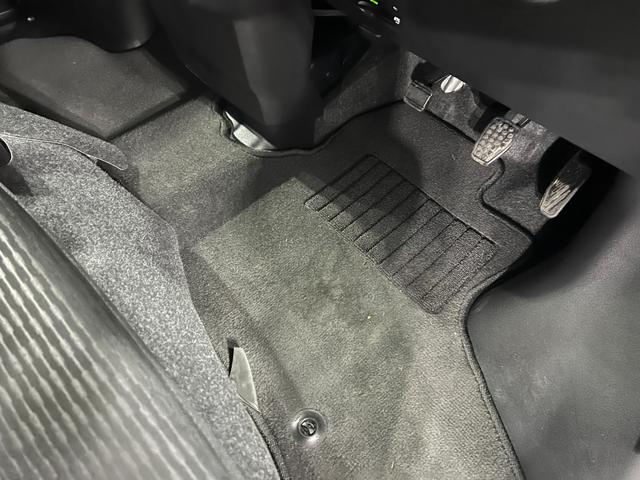 ハイゼットカーゴクルーズ 4WD/走行30251キロ/オートライト/マット1年保証距離無制限 走行距離30251キロ フロアマット 助手席エアバッグ クリアランスソナー オートライト アイドリングストップ 電動格納式ドアミラー(埼玉県)の中古車