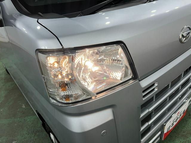 ハイゼットカーゴクルーズ 4WD/走行30251キロ/オートライト/マット1年保証距離無制限 走行距離30251キロ フロアマット 助手席エアバッグ クリアランスソナー オートライト アイドリングストップ 電動格納式ドアミラー(埼玉県)の中古車
