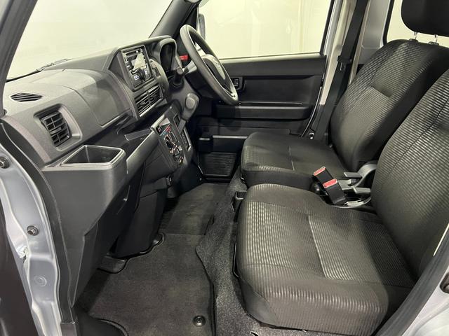 ハイゼットカーゴクルーズ 4WD/走行30251キロ/オートライト/マット1年保証距離無制限 走行距離30251キロ フロアマット 助手席エアバッグ クリアランスソナー オートライト アイドリングストップ 電動格納式ドアミラー(埼玉県)の中古車