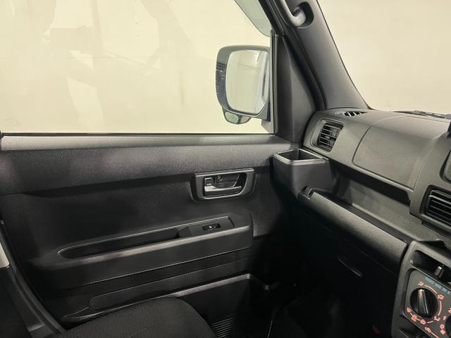 ハイゼットカーゴクルーズ 4WD/走行30251キロ/オートライト/マット1年保証距離無制限 走行距離30251キロ フロアマット 助手席エアバッグ クリアランスソナー オートライト アイドリングストップ 電動格納式ドアミラー(埼玉県)の中古車