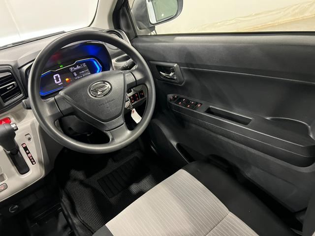 ミライースX SAIII 走行21111キロ/CDチューナー/マット1年保証距離無制限 走行距離21111キロ CDチューナー 純正カーペットマット 助手席エアバッグ クリアランスソナー LEDヘッドランプ アイドリングストップ 電動格納式ドアミラー キーフリー(埼玉県)の中古車