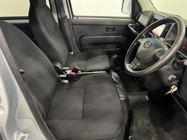ハイゼットカーゴデラックスＳＡIII　車検整備付／５８１９８キロ／ナビ１年保証距離無制限　走行距離５８１９８キロ　フルセグナビ　バックカメラ　ブルートゥース　ドラレコ　純正マット　アイドリングストップ（埼玉県）の中古車