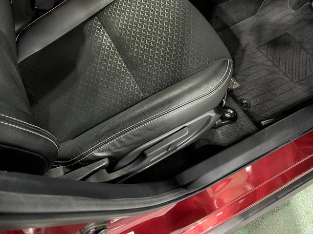 ロッキープレミアムＧ　走行３７０１２キロ／雹害／ナビ／バックカメラ１年保証・走行距離無制限　ブルートゥース　ＥＴＣ　ドラレコ　　サイドエアバック　クリアランスソナー　オートマチックハイビーム　オートライト　ＬＥＤヘッドライト　シートヒーター（埼玉県）の中古車