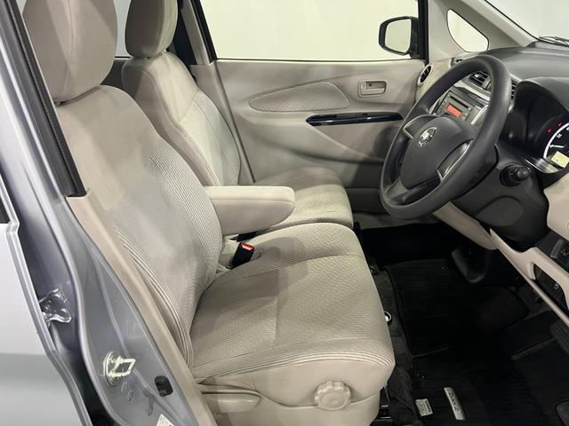 デイズX 4WD/走行70066キロ/CDチューナー/純正マット1年保証距離無制限 走行距離70066キロ 4WD CDチューナー 純正カーペットマット 助手席エアバッグ アイドリングストップ 電動格納式ドアミラー(埼玉県)の中古車