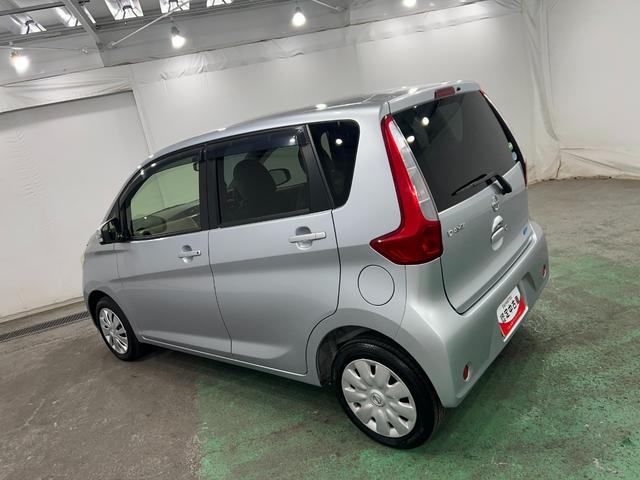 デイズX 4WD/走行70066キロ/CDチューナー/純正マット1年保証距離無制限 走行距離70066キロ 4WD CDチューナー 純正カーペットマット 助手席エアバッグ アイドリングストップ 電動格納式ドアミラー(埼玉県)の中古車