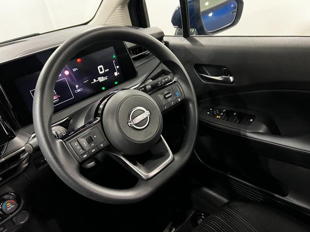 ノートX 走行5662キロ/ナビ/全周囲カメラ1年保証・走行距離無制限 Bluetooth サイドエアバック オートライト LEDヘッドライト 助手席エアバック 純正カーペットマット(埼玉県)の中古車