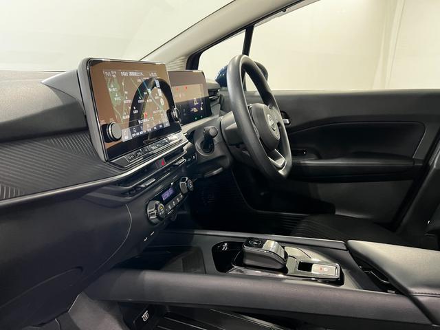 ノートX 走行5662キロ/ナビ/全周囲カメラ1年保証・走行距離無制限 Bluetooth サイドエアバック オートライト LEDヘッドライト 助手席エアバック 純正カーペットマット(埼玉県)の中古車