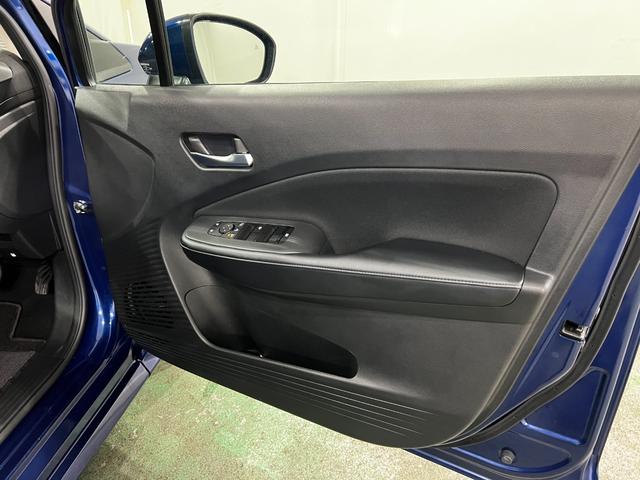 ノートX 走行5662キロ/ナビ/全周囲カメラ1年保証・走行距離無制限 Bluetooth サイドエアバック オートライト LEDヘッドライト 助手席エアバック 純正カーペットマット(埼玉県)の中古車