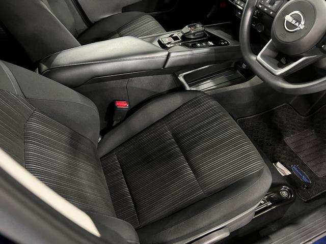 ノートX 走行5662キロ/ナビ/全周囲カメラ1年保証・走行距離無制限 Bluetooth サイドエアバック オートライト LEDヘッドライト 助手席エアバック 純正カーペットマット(埼玉県)の中古車
