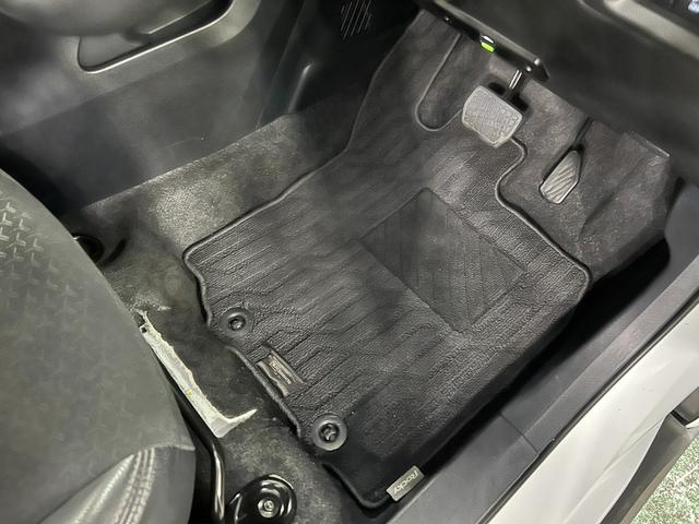 ロッキープレミアム　走行８４９１９キロ／９型フルセグナビ／ドラレコ１年保証距離無制限　走行距離８４９１９キロ　純正フルセグナビ　バックカメラ　ドラレコ　純正マット　サイドエアバッグ　ＬＥＤヘッドランプ　アイドリングストップ　シートヒーター　オート格納式ドアミラー（埼玉県）の中古車