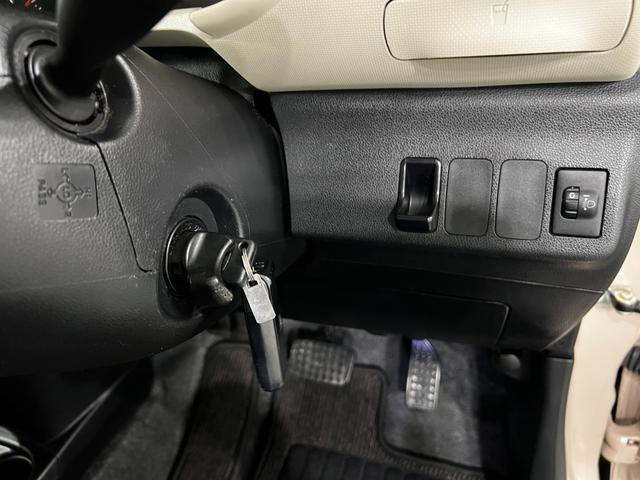ミラココアココアプラスＸ　走行３０２１２キロ／ワンセグナビ／純正マット１年保証距離無制限　走行距離３０２１２キロ　ワンセグナビ　純正カーペットマット　助手席エアバッグ　電動格納式ドアミラー　ドリンクホルダー　オートエアコン（埼玉県）の中古車