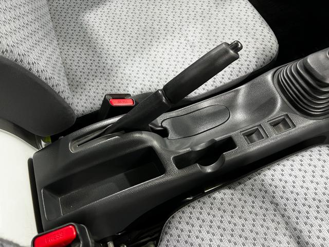 スクラムトラックKCエアコン・パワステ 走行41304キロ/5速MT/2WD一年保証・走行距離無制限 走行41304キロ 助手席エアバック 純正マット AMFMラジオ 5速MT 2WD 板キー エアコンパワステ(埼玉県)の中古車