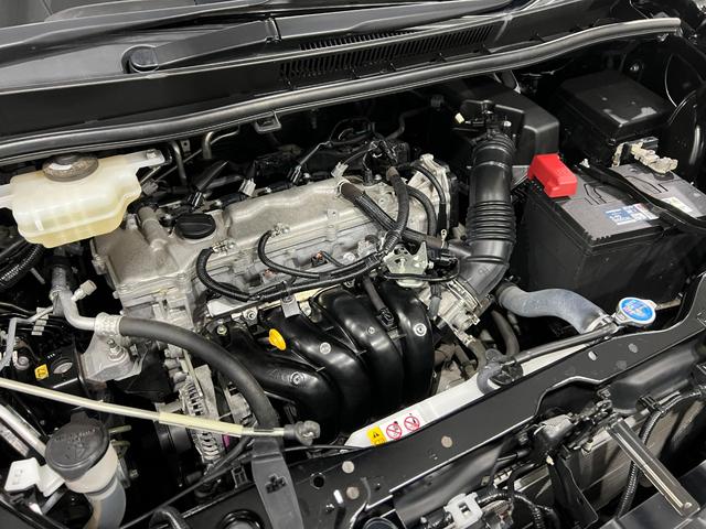 ヴォクシーＸ　４ＷＤ／走行２９７６０キロ／ナビ／ドラレコ／後席モニター１年保証距離無制限　走行距離２９７６０キロ　フルセグナビ　バックカメラ　ブルートゥース　ドラレコ　後席モニター　ＬＥＤヘッドランプ　アイドリングストップ　両側電動スライドドア（埼玉県）の中古車