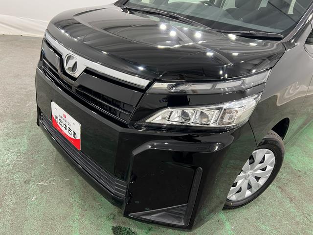 ヴォクシーＸ　４ＷＤ／走行２９７６０キロ／ナビ／ドラレコ／後席モニター１年保証距離無制限　走行距離２９７６０キロ　フルセグナビ　バックカメラ　ブルートゥース　ドラレコ　後席モニター　ＬＥＤヘッドランプ　アイドリングストップ　両側電動スライドドア（埼玉県）の中古車
