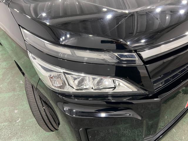 ヴォクシーＸ　４ＷＤ／走行２９７６０キロ／ナビ／ドラレコ／後席モニター１年保証距離無制限　走行距離２９７６０キロ　フルセグナビ　バックカメラ　ブルートゥース　ドラレコ　後席モニター　ＬＥＤヘッドランプ　アイドリングストップ　両側電動スライドドア（埼玉県）の中古車