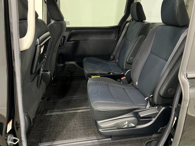 ヴォクシーＸ　４ＷＤ／走行２９７６０キロ／ナビ／ドラレコ／後席モニター１年保証距離無制限　走行距離２９７６０キロ　フルセグナビ　バックカメラ　ブルートゥース　ドラレコ　後席モニター　ＬＥＤヘッドランプ　アイドリングストップ　両側電動スライドドア（埼玉県）の中古車