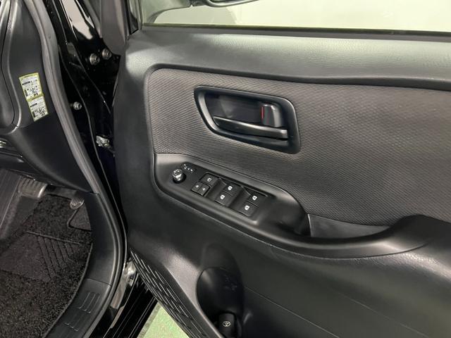 ヴォクシーＸ　４ＷＤ／走行２９７６０キロ／ナビ／ドラレコ／後席モニター１年保証距離無制限　走行距離２９７６０キロ　フルセグナビ　バックカメラ　ブルートゥース　ドラレコ　後席モニター　ＬＥＤヘッドランプ　アイドリングストップ　両側電動スライドドア（埼玉県）の中古車