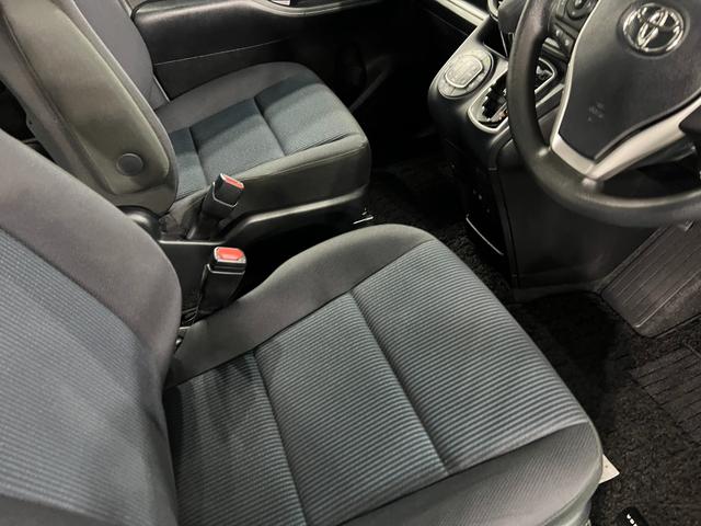ヴォクシーＸ　４ＷＤ／走行２９７６０キロ／ナビ／ドラレコ／後席モニター１年保証距離無制限　走行距離２９７６０キロ　フルセグナビ　バックカメラ　ブルートゥース　ドラレコ　後席モニター　ＬＥＤヘッドランプ　アイドリングストップ　両側電動スライドドア（埼玉県）の中古車