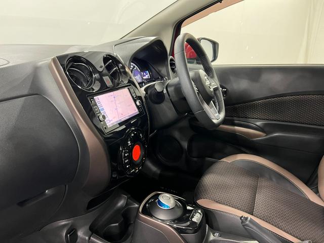 ノートe−パワー メダリスト 車検整備付/走行36285キロ/ナビ1年保証距離無制限 走行距離36285キロ フルセグナビ バックカメラ ブルートゥース ドラレコ 純正マット 助手席エアバッグ LEDヘッドランプ 電動格納式ドアミラー(埼玉県)の中古車