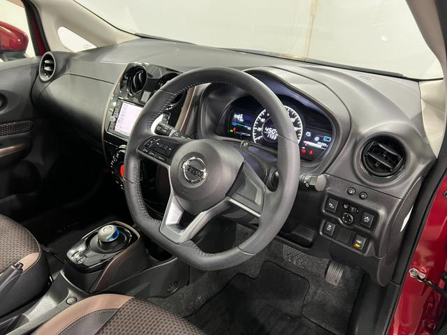 ノートe−パワー メダリスト 車検整備付/走行36285キロ/ナビ1年保証距離無制限 走行距離36285キロ フルセグナビ バックカメラ ブルートゥース ドラレコ 純正マット 助手席エアバッグ LEDヘッドランプ 電動格納式ドアミラー(埼玉県)の中古車