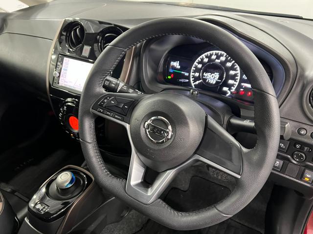 ノートe−パワー メダリスト 車検整備付/走行36285キロ/ナビ1年保証距離無制限 走行距離36285キロ フルセグナビ バックカメラ ブルートゥース ドラレコ 純正マット 助手席エアバッグ LEDヘッドランプ 電動格納式ドアミラー(埼玉県)の中古車