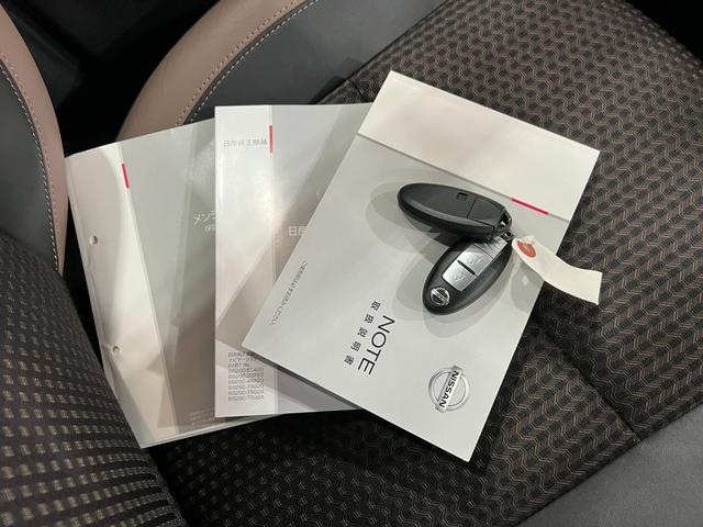 ノートe−パワー メダリスト 車検整備付/走行36285キロ/ナビ1年保証距離無制限 走行距離36285キロ フルセグナビ バックカメラ ブルートゥース ドラレコ 純正マット 助手席エアバッグ LEDヘッドランプ 電動格納式ドアミラー(埼玉県)の中古車