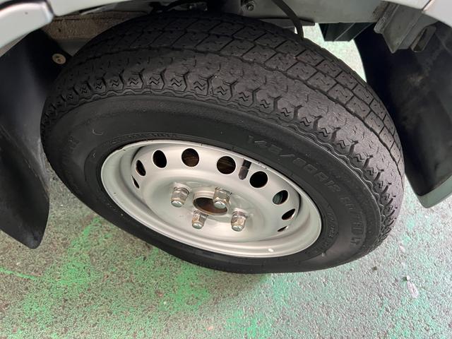 ハイゼットカーゴクルーズ 走行86036キロ/車検整備付/タイヤ4本交換一年保証・走行距離無制限 車検整備付 タイヤ4本交換 純正カーペットマット 助手席エアバック エアコンパワステ オートマ(埼玉県)の中古車