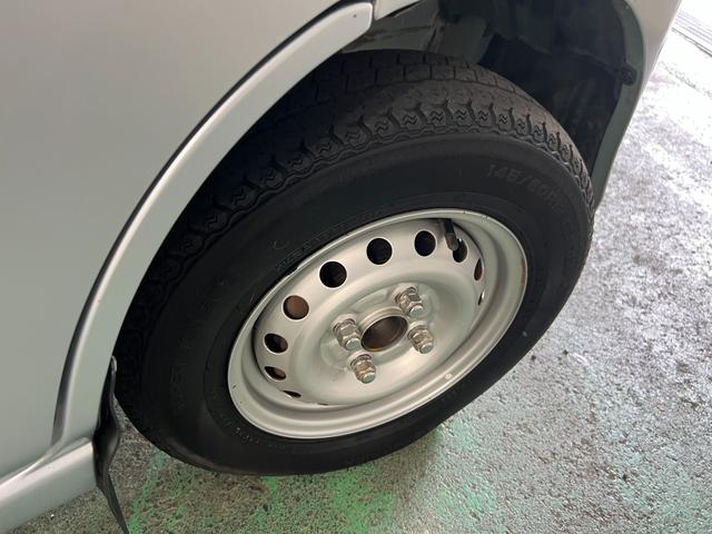 ハイゼットカーゴクルーズ 走行86036キロ/車検整備付/タイヤ4本交換一年保証・走行距離無制限 車検整備付 タイヤ4本交換 純正カーペットマット 助手席エアバック エアコンパワステ オートマ(埼玉県)の中古車