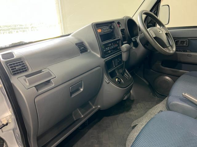 ハイゼットカーゴクルーズ 走行86036キロ/車検整備付/タイヤ4本交換一年保証・走行距離無制限 車検整備付 タイヤ4本交換 純正カーペットマット 助手席エアバック エアコンパワステ オートマ(埼玉県)の中古車