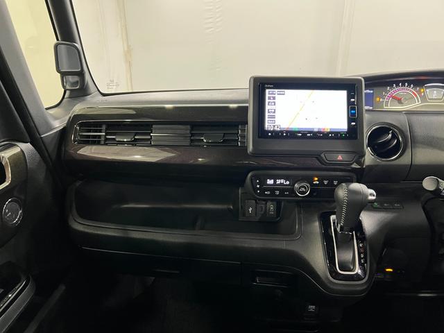 N−BOXカスタムG・Lターボホンダセンシング 走行28321キロ/ナビ1年保証・走行距離無制限 タイヤ4本交換 フルセグナビ Bluetooth バックドア ドラレコ オートライト LEDヘッドライト ベンチシート 両側電動スライドドア(埼玉県)の中古車