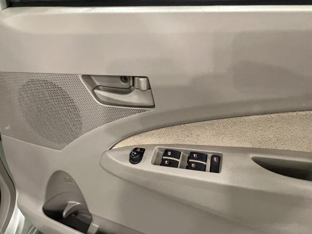 ムーヴＸ　インテグレードＣＤチューナー　プッシュスタートＣＤチューナー（ＡＵＸ接続可）　オートエアコン　キーフリーシステム　プッシュスタート　助手席エアバック　純正カーペットマット　アイドリングストップ　ベンチシート　　一年保証・走行距離無制限（埼玉県）の中古車