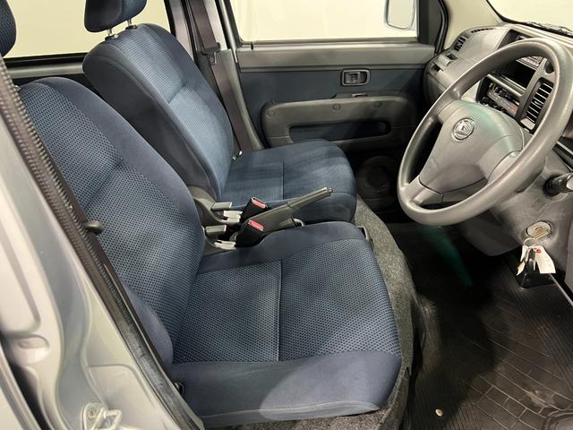 ハイゼットカーゴクルーズ　走行６４８４３キロ／４ＷＤ／ＥＴＣ／キーレス一年保証・走行距離無制限　４ＷＤ　ＣＤチューナー　キーレス　ＥＴＣ　助手席エアバック　純正カーペットマット　オートマ　エアコン（埼玉県）の中古車