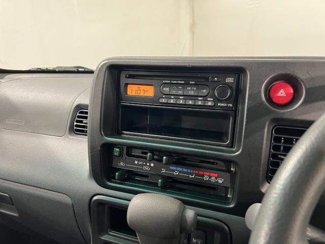 ハイゼットカーゴクルーズ　走行６４８４３キロ／４ＷＤ／ＥＴＣ／キーレス一年保証・走行距離無制限　４ＷＤ　ＣＤチューナー　キーレス　ＥＴＣ　助手席エアバック　純正カーペットマット　オートマ　エアコン（埼玉県）の中古車