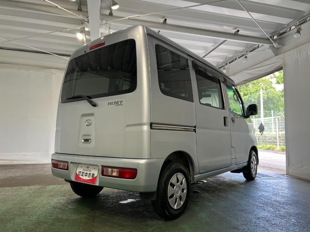 ハイゼットカーゴクルーズ　走行６４８４３キロ／４ＷＤ／ＥＴＣ／キーレス一年保証・走行距離無制限　４ＷＤ　ＣＤチューナー　キーレス　ＥＴＣ　助手席エアバック　純正カーペットマット　オートマ　エアコン（埼玉県）の中古車