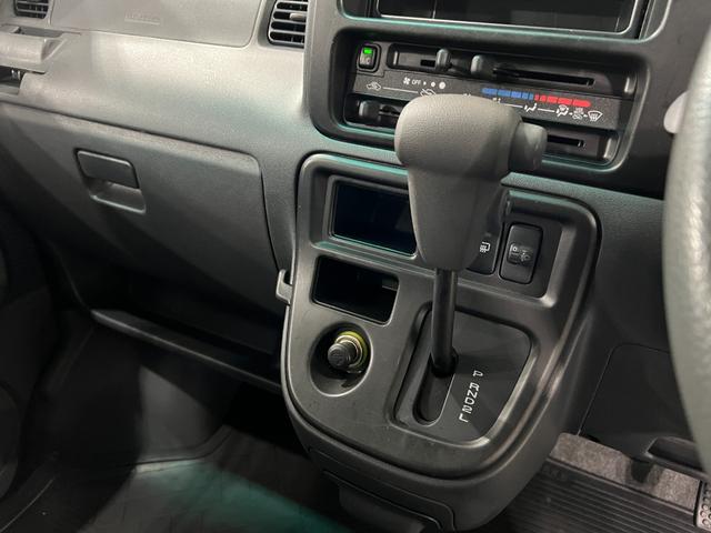 ハイゼットカーゴクルーズ　走行６４８４３キロ／４ＷＤ／ＥＴＣ／キーレス一年保証・走行距離無制限　４ＷＤ　ＣＤチューナー　キーレス　ＥＴＣ　助手席エアバック　純正カーペットマット　オートマ　エアコン（埼玉県）の中古車