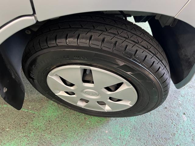 ハイゼットカーゴクルーズ　走行６４８４３キロ／４ＷＤ／ＥＴＣ／キーレス一年保証・走行距離無制限　４ＷＤ　ＣＤチューナー　キーレス　ＥＴＣ　助手席エアバック　純正カーペットマット　オートマ　エアコン（埼玉県）の中古車