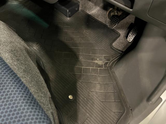 ハイゼットカーゴクルーズ　走行６４８４３キロ／４ＷＤ／ＥＴＣ／キーレス一年保証・走行距離無制限　４ＷＤ　ＣＤチューナー　キーレス　ＥＴＣ　助手席エアバック　純正カーペットマット　オートマ　エアコン（埼玉県）の中古車