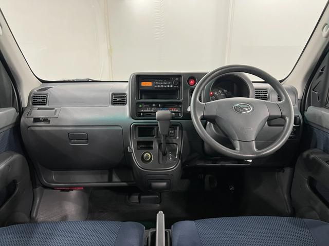 ハイゼットカーゴクルーズ　走行６４８４３キロ／４ＷＤ／ＥＴＣ／キーレス一年保証・走行距離無制限　４ＷＤ　ＣＤチューナー　キーレス　ＥＴＣ　助手席エアバック　純正カーペットマット　オートマ　エアコン（埼玉県）の中古車