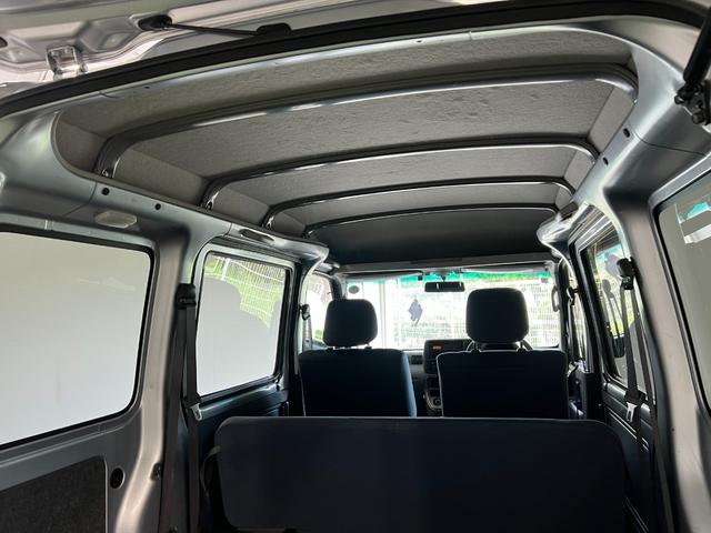 ハイゼットカーゴクルーズ　走行６４８４３キロ／４ＷＤ／ＥＴＣ／キーレス一年保証・走行距離無制限　４ＷＤ　ＣＤチューナー　キーレス　ＥＴＣ　助手席エアバック　純正カーペットマット　オートマ　エアコン（埼玉県）の中古車