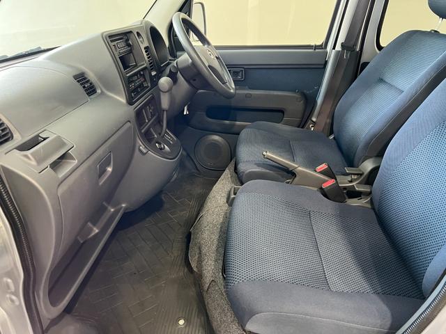 ハイゼットカーゴクルーズ　走行６４８４３キロ／４ＷＤ／ＥＴＣ／キーレス一年保証・走行距離無制限　４ＷＤ　ＣＤチューナー　キーレス　ＥＴＣ　助手席エアバック　純正カーペットマット　オートマ　エアコン（埼玉県）の中古車