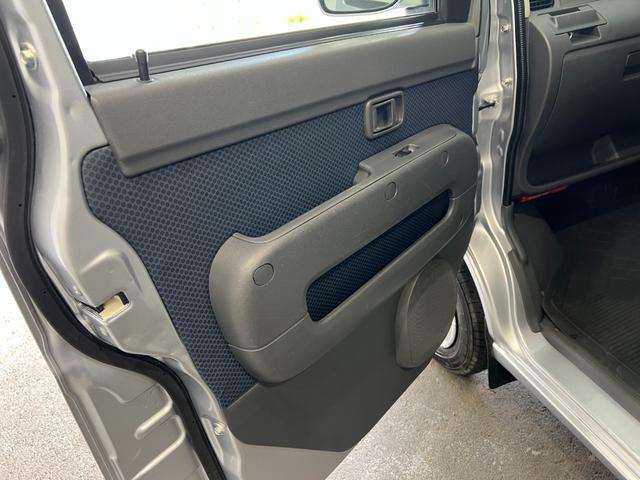 ハイゼットカーゴクルーズ　走行６４８４３キロ／４ＷＤ／ＥＴＣ／キーレス一年保証・走行距離無制限　４ＷＤ　ＣＤチューナー　キーレス　ＥＴＣ　助手席エアバック　純正カーペットマット　オートマ　エアコン（埼玉県）の中古車