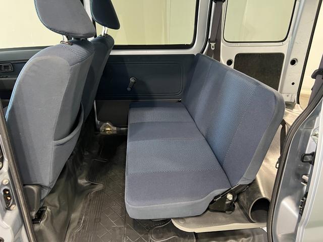 ハイゼットカーゴクルーズ　走行６４８４３キロ／４ＷＤ／ＥＴＣ／キーレス一年保証・走行距離無制限　４ＷＤ　ＣＤチューナー　キーレス　ＥＴＣ　助手席エアバック　純正カーペットマット　オートマ　エアコン（埼玉県）の中古車