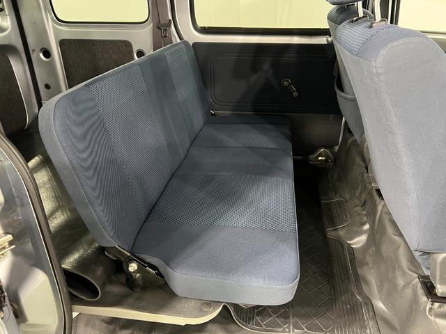 ハイゼットカーゴクルーズ　走行６４８４３キロ／４ＷＤ／ＥＴＣ／キーレス一年保証・走行距離無制限　４ＷＤ　ＣＤチューナー　キーレス　ＥＴＣ　助手席エアバック　純正カーペットマット　オートマ　エアコン（埼玉県）の中古車