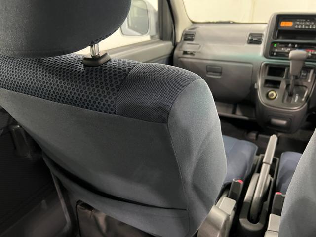 ハイゼットカーゴクルーズ　走行６４８４３キロ／４ＷＤ／ＥＴＣ／キーレス一年保証・走行距離無制限　４ＷＤ　ＣＤチューナー　キーレス　ＥＴＣ　助手席エアバック　純正カーペットマット　オートマ　エアコン（埼玉県）の中古車