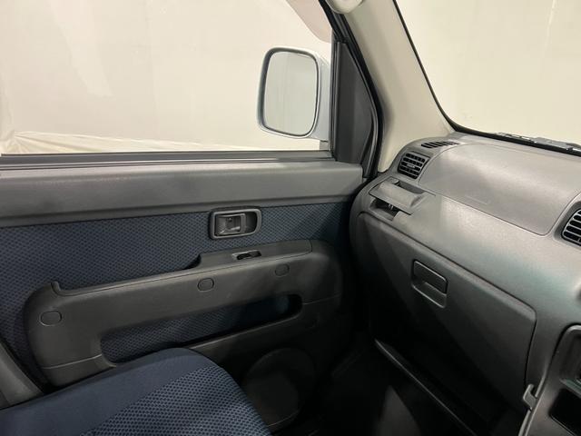 ハイゼットカーゴクルーズ　走行６４８４３キロ／４ＷＤ／ＥＴＣ／キーレス一年保証・走行距離無制限　４ＷＤ　ＣＤチューナー　キーレス　ＥＴＣ　助手席エアバック　純正カーペットマット　オートマ　エアコン（埼玉県）の中古車