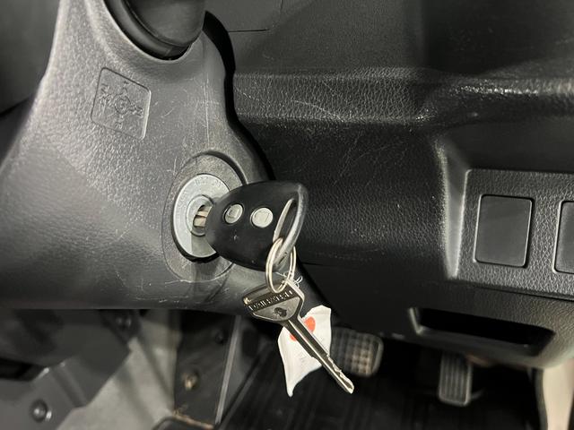 ハイゼットトラックスタンダード　走行１７２０９キロ／４ＷＤ一年保証・走行距離無制限　助手席エアバック　純正マット　ＣＤチューナー　キーレス　４ＷＤ　パワーウィンドウ　エアコン　パワステ　フォグランプ（埼玉県）の中古車