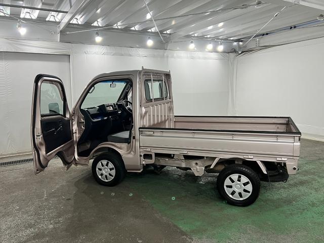 ハイゼットトラックスタンダード　走行１７２０９キロ／４ＷＤ一年保証・走行距離無制限　助手席エアバック　純正マット　ＣＤチューナー　キーレス　４ＷＤ　パワーウィンドウ　エアコン　パワステ　フォグランプ（埼玉県）の中古車